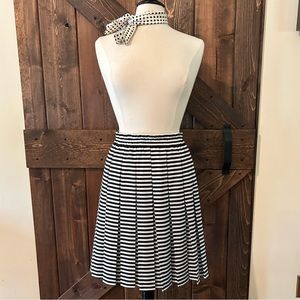 🦓Adorable black & white pleated vintage midi skirt! 🦓